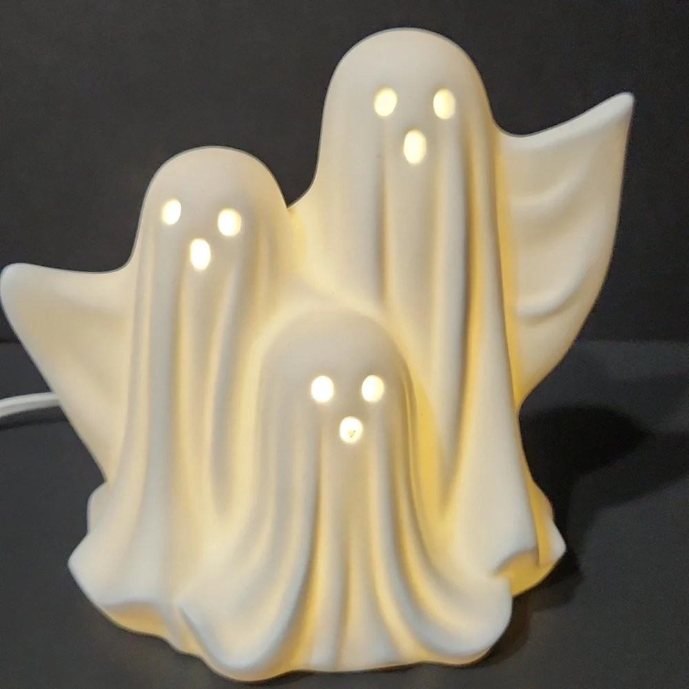 Scentsy Boo Crew Ghosts Disney Decor Warmer With Box